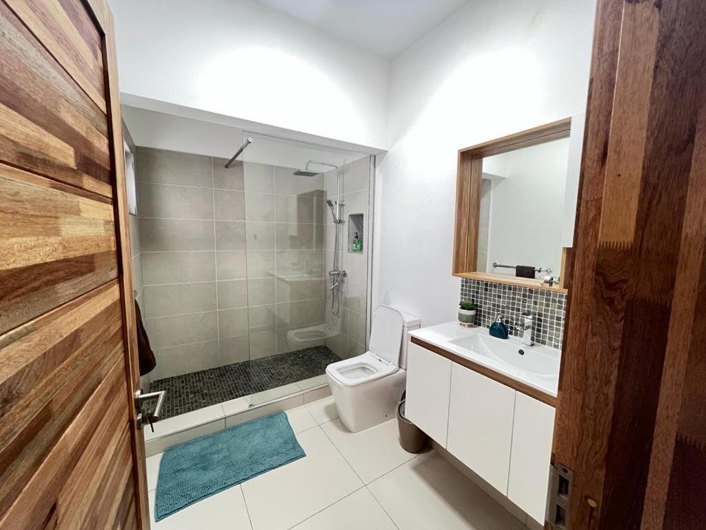 Azure 4 Bedrooms Haven Retreat: Where Tranquility Meets Turquoise Waters, Flic En Flac Mauritius Exteriör bild